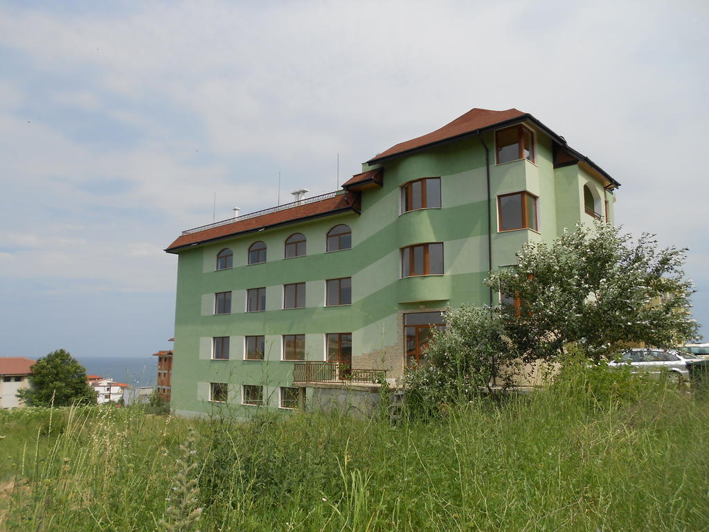 Family Hotel Amore Bjala Exteriör bild
