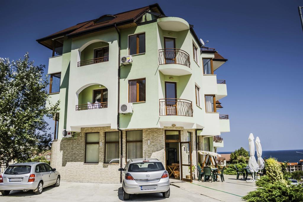 Family Hotel Amore Bjala Exteriör bild