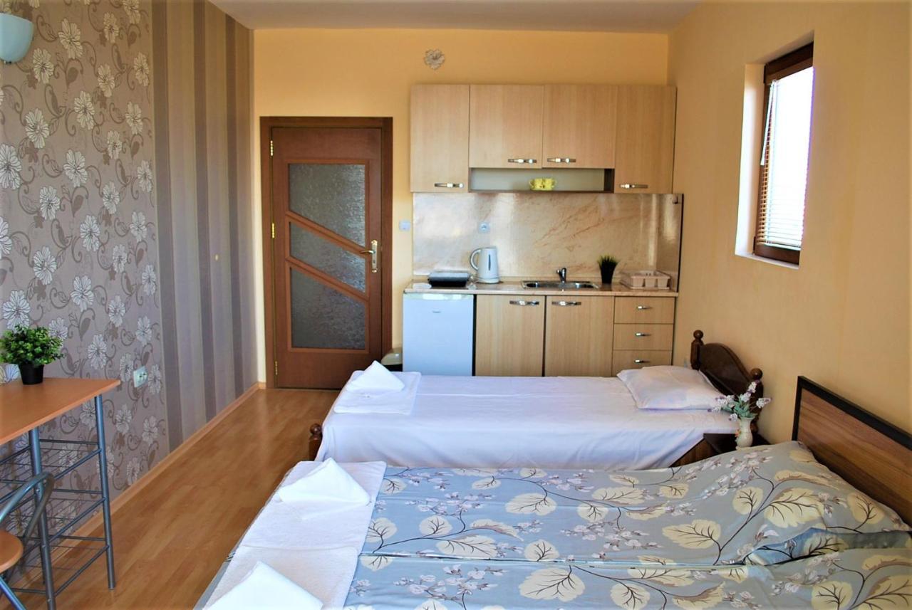 Family Hotel Amore Bjala Exteriör bild